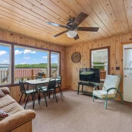 TB6 Thunder Bay Resort Cabin 6, hotel in Phelps