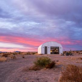 Desert Sky On 5 Acres with Marfa Lights Views、マーファのホテル