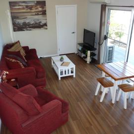 Bushland Breeze - Self Contained Unit, hotel in Gladstone