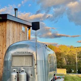 Vintage Airstream near Watkins Glen, hotel a Alpine
