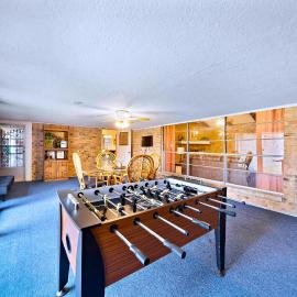 Relax and Play 3BR Retreat w Sunroom, hotell sihtkohas Baytown