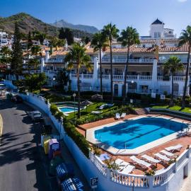 Nerja में, होटल Apartamentos Las Rosas de Capistrano