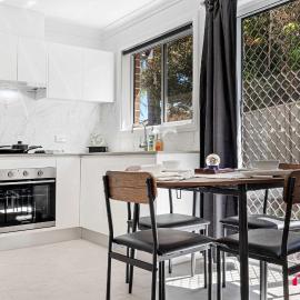 MetaWise BnB Modern 2BR Self-Contained Guest Suite, hotel in Leumeah
