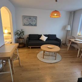 FeWo am Deich 3, zentral mit Flussblick, Balkon und Aufzug, hotel a Bremerhaven