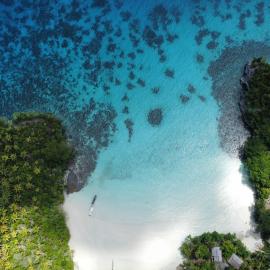 Sera Beach Dive Resort, hotel in Kododa