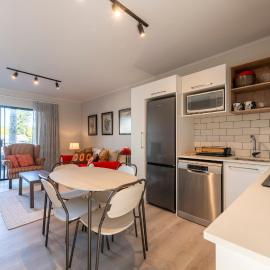 106 Seahorse - 2 Bedroom Premium Unit with Parking