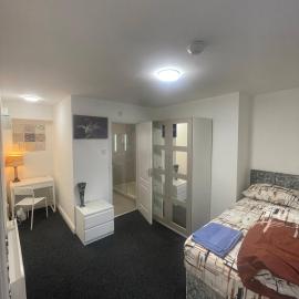 en-suite rooms available for short term