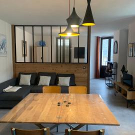 Charmant Appartement ensoleillé Massif des Bauges, hotell i Leschaux