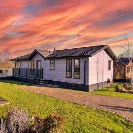 Finest Retreats - Pembroke Luxury Lodge, hotell sihtkohas Bourn