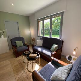 Gîte 2 personnes avec séjour et cuisine, hotel in Douzy