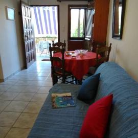 A comfy,central apartment close to the harbor!