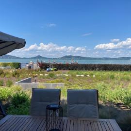 Balatonra néző, gyerekbarát.