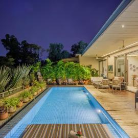 HIREAVILLA Villa Elara - 4BHK with Infinity Pool in Parra, hotelli kohteessa Parra