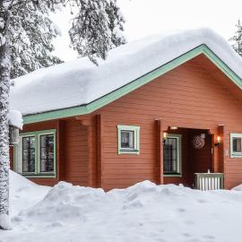 Holiday Home Lomamaja 3 by Interhome, hotel in Raattama