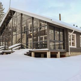 Holiday Home Aurinko-saaga 2 paritalo lasiterassihuon by Interhome, hotel di Hyrynsalmi