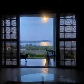 Lake view Villa in a small lakeside village, hotel a Entebbe