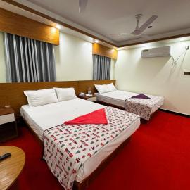 Hotel Star Plus Uttora, hotel di Bāiljuri