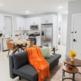 Easy Access to Times Square and Metlife Stadium Free Parking