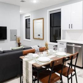 2 Bedroom Apt-City Adventure-Free Parking on Site