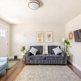 721 Cozy Mid-Town Hideaway, hotel in Reno