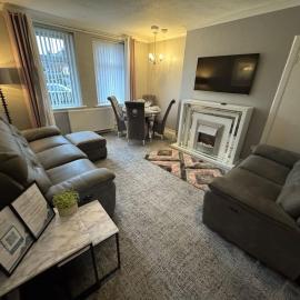Modern 2BR Cottage Flat, hotel a Bellshill