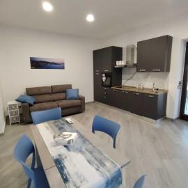 80062 Cute House، فندق في ميتا