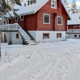 Holiday Home Alppikylä 8b paritalo by Interhome, hotelli Hyrynsalmella