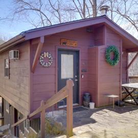 7 Mi to Pigeon Forge: Romantic Couple's Getaway, hotel in Sevierville