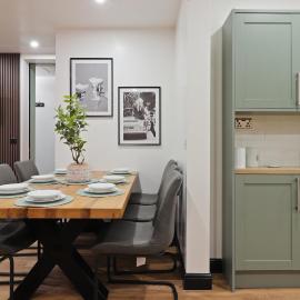 NEW - Beautiful Sheffield House for Team of 6 Contractors - by PureStay Contractor Properties, hotel in Manor