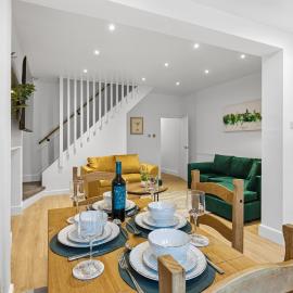 Executive Contractor House, Sleeps 7, Chester, hotel a Saltney