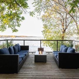 Luma Lakehouse Icewine Lakefront | Deck + Hot Tub, Hotel in St. Catharines