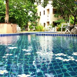 River Resort & Spa, hotel Szakeóban