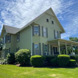 It's A Wonderful Life - Main St Penn Yan - Walk to Shops & Dining - Hot Tub - Pets OK - Seneca & Keuka Lake, hotel di Penn Yan