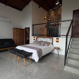 Lobo Freki - Novíssimo Refúgio romântico com vista para a Serra, hotel in Itatiaia