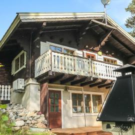 Holiday Home Hyrynpirtti mökki by Interhome โรงแรมในHyrynsalmi