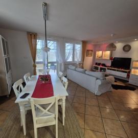 Dom pod flagą, hotel en Sobącz