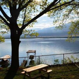 Anthony Beach - Seneca Lakefront Retreat w Covered Dock Lounge Area - Hot Tub & Fire Pit - Pets OK, hotel di Penn Yan