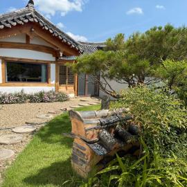 경주 남산뜰아래 한옥스테이, hotel a Pae-dong