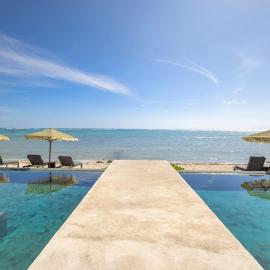 Beachfront 2BR Condo in Bahía Tankah, Tulum, hotel em Tancah