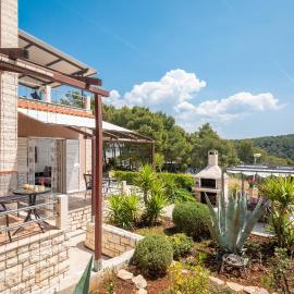 Apartments by the sea Cove Osibova, Brac - 12062