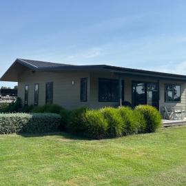 Country Cottage Centrally Located