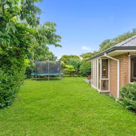 Large warm 4BRM family recharge in Halswell - Netflix, Massage chair