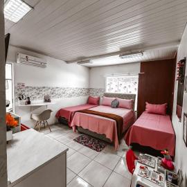 Hostel das Flores - Suíte Master Quarto Privativo com Banheiro Privativo