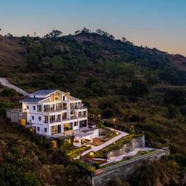 StayVista at The Ark with BBQ & Bonfire, hotel a Panchgani