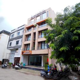 Hotel Anugya, hotell i Indore