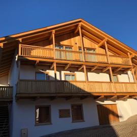 Latemar Fiemme Apartments 1, hotel di Tesero