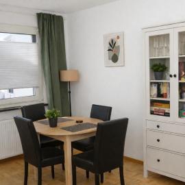Stilvolle 2-Zimmer-Wohnung - Tram vor der Tür - Parkplatz - Rainshower - Nähe Universität