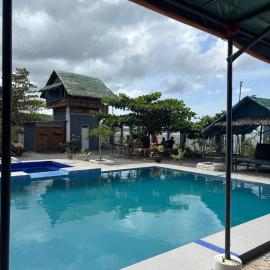 Brandons Beach Resort, hotel a Inayauan