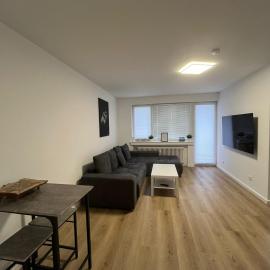 Zentrales und renoviertes Apartment nähe Medienhafen mit Balkon