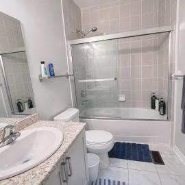 Quiet Private Master Suite w Ensuite Great Value、Bélangerのホテル